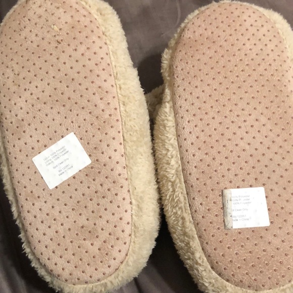 Puppy dog slippers - Picture 2 of 2